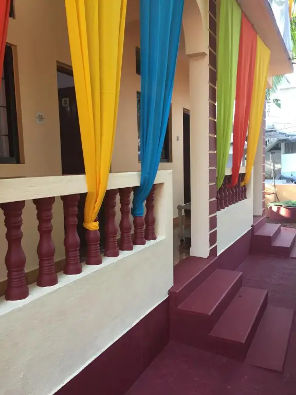 Арамбол: Happy Feet Guest House