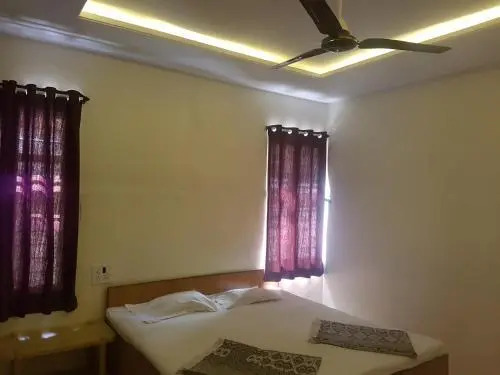 Солапур: Godavari Lodge