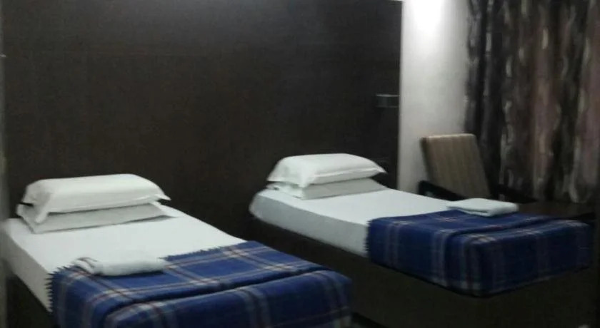 Раджамундри: Surya Hotel