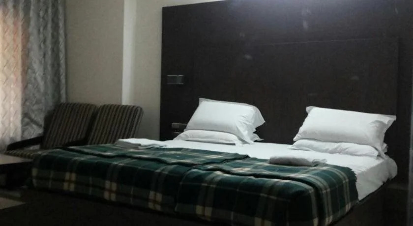 Раджамундри: Surya Hotel