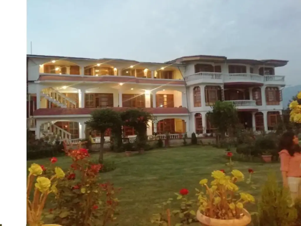 Шринагар: Dandoo Lake Resort