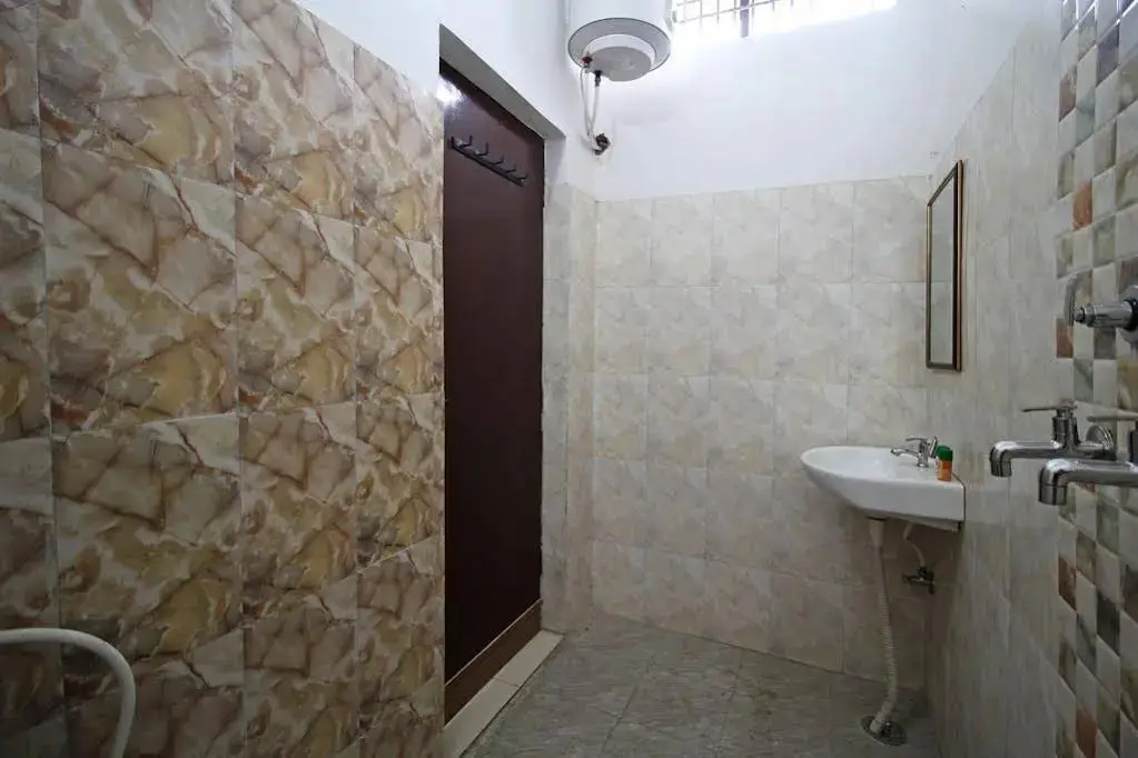 Барейлли: OYO Homes Rohilkhand Dental College