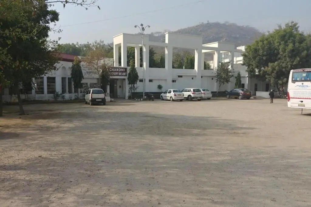 Нимрана: Chandni Midway Resort