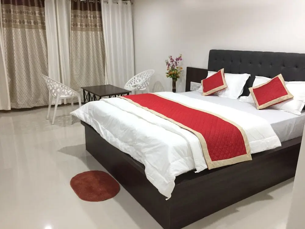 Хандала: Hotel Sheetal