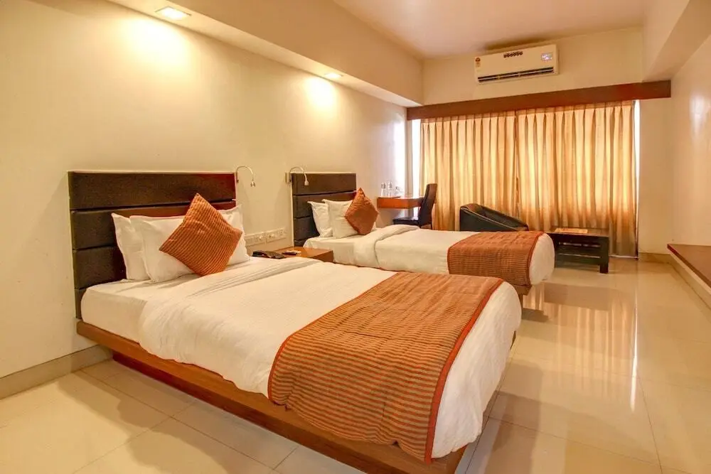 Вадодара: Hotel Yuvraj
