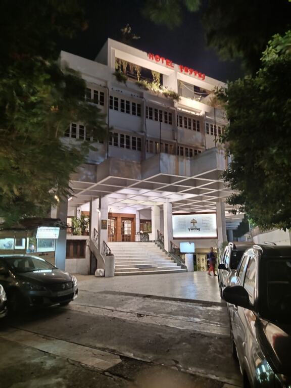 Вадодара: Hotel Yuvraj