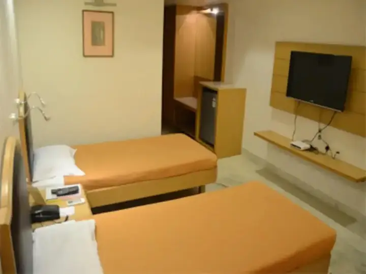 Вадодара: Hotel Yuvraj