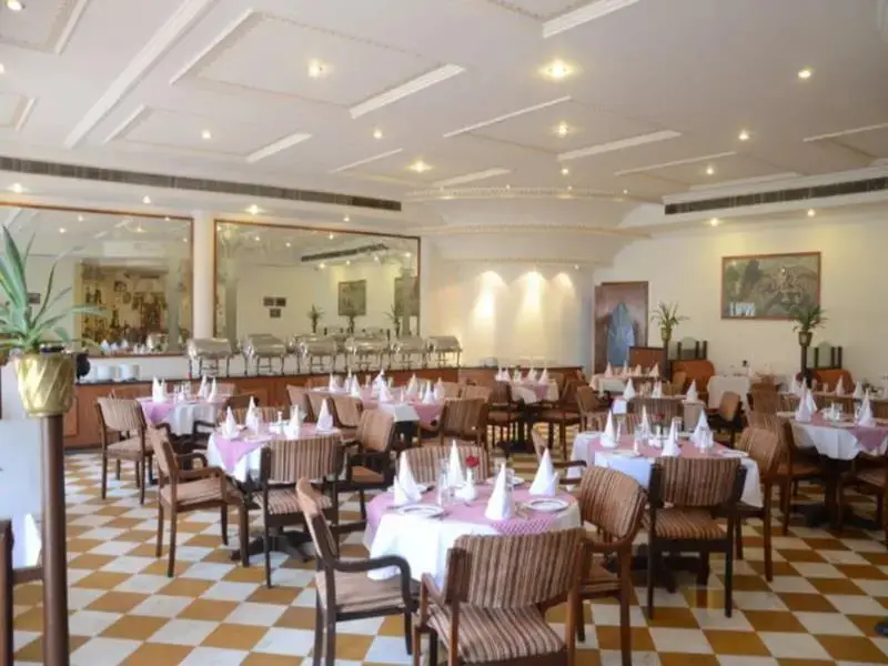 Джайпур: Hotel Gold Palace & Resort