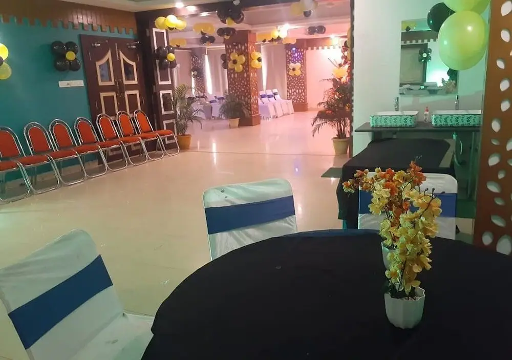 Бхубанешвар: Hotel Lal Qila