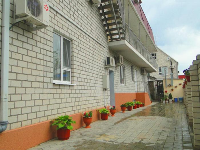 Витязево: Guest House Kristina