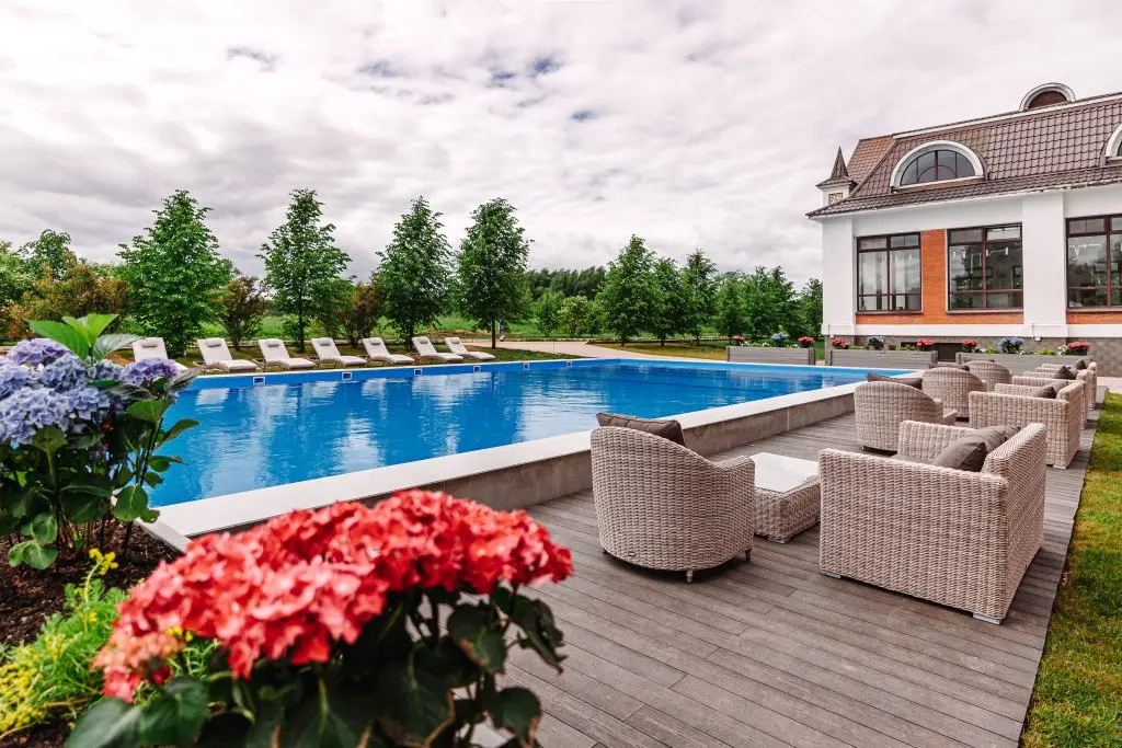Жучки: Отель Вилла Альпина