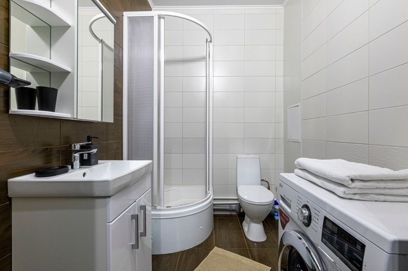 Санкт-Петербург: Kakadu on emb. Oktyabrskaya, 34, bldg. 5