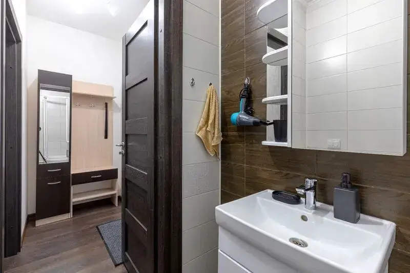 Санкт-Петербург: Kakadu on emb. Oktyabrskaya, 34, bldg. 5