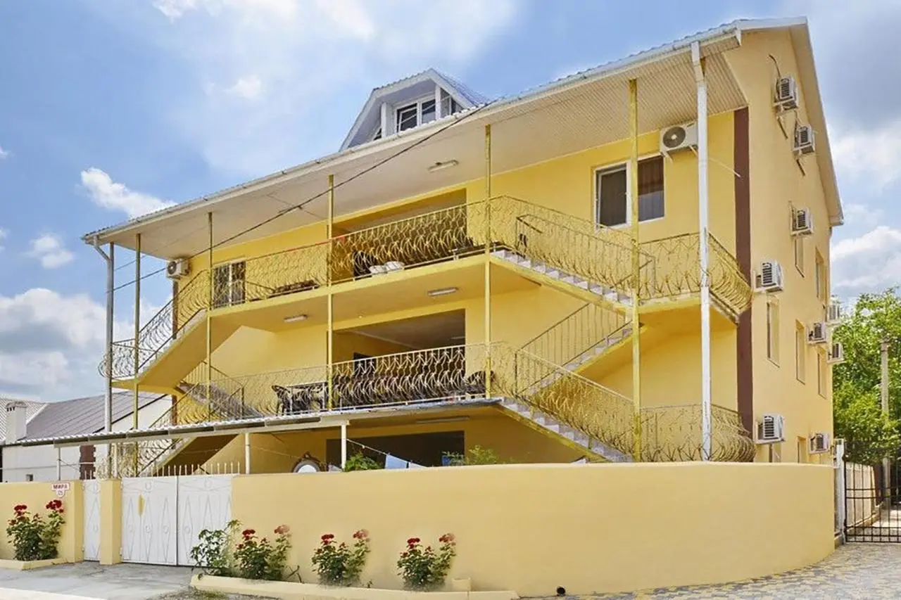 Витязево: Guest House LUIZA