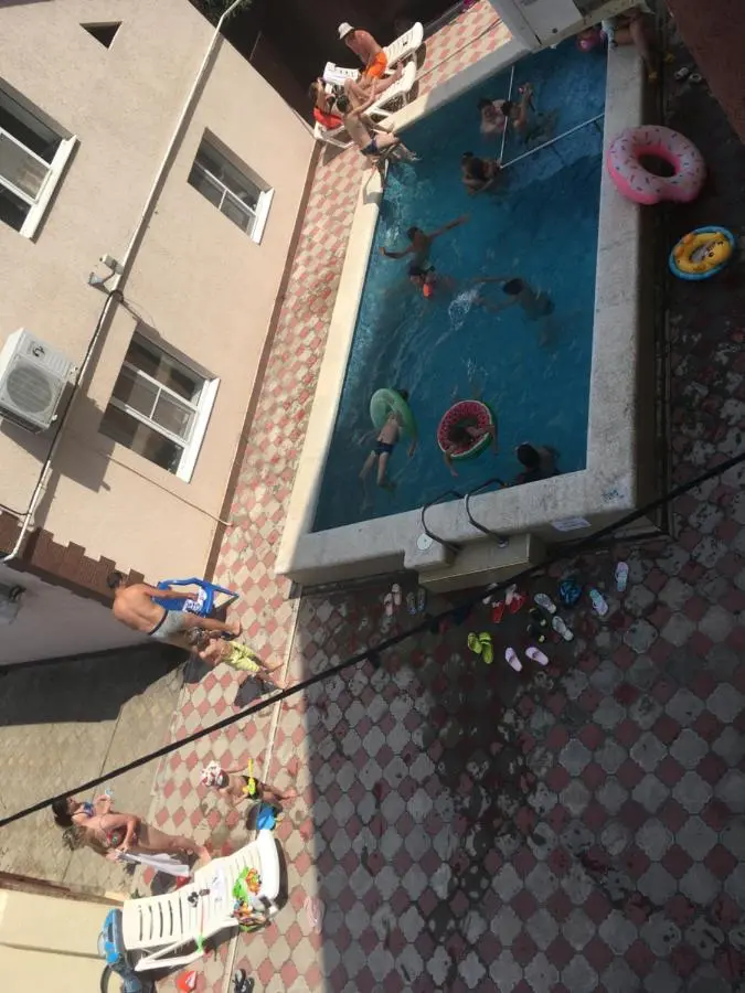 Витязево: Guest House LUIZA