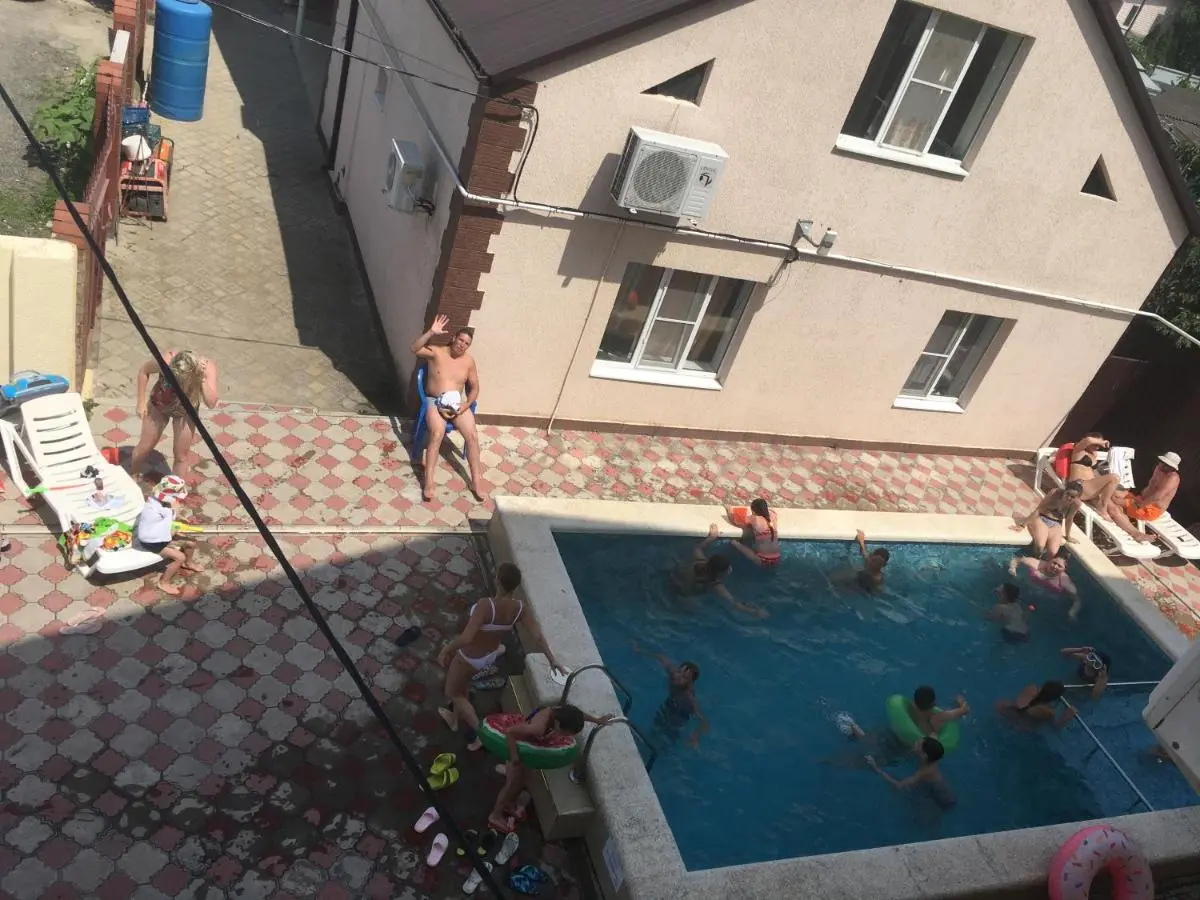 Витязево: Guest House LUIZA