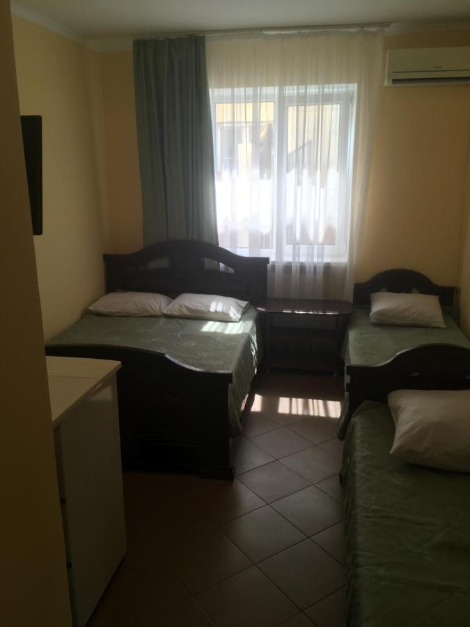Витязево: Guest House LUIZA