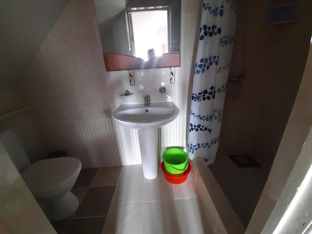 Лоо: Уютный домик у моря