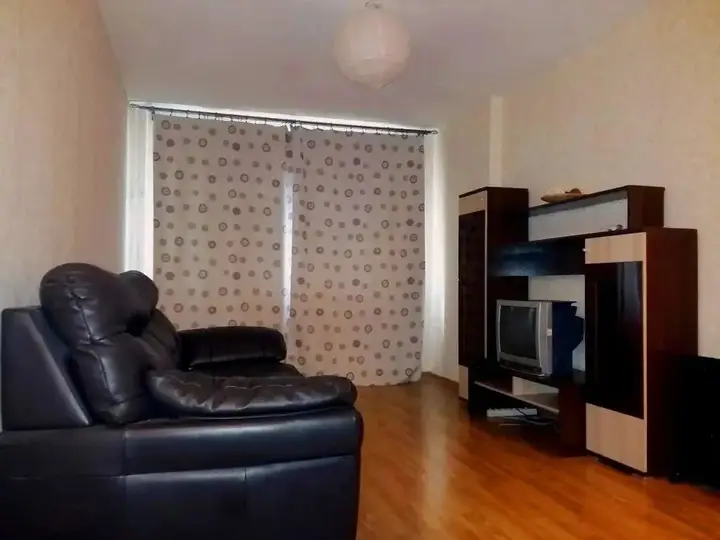 Санкт-Петербург: Metro Parnas Apartments