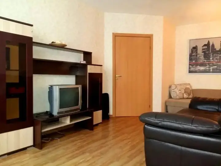 Санкт-Петербург: Metro Parnas Apartments