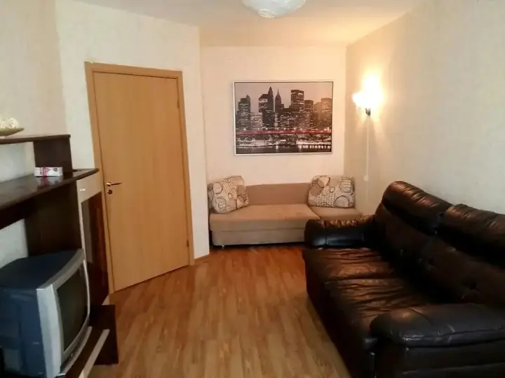 Санкт-Петербург: Metro Parnas Apartments
