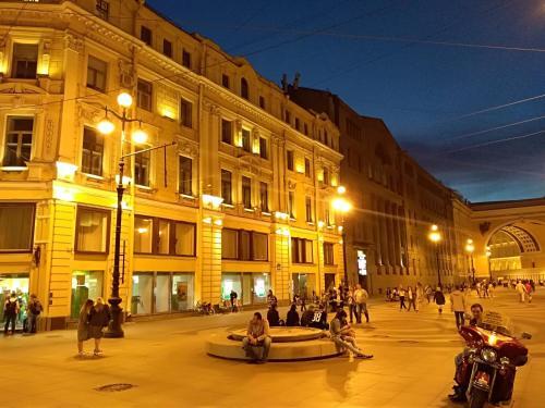 Санкт-Петербург: Арт-Мир на Невском