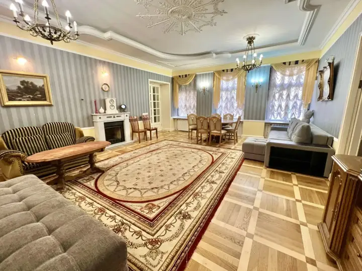 Санкт-Петербург: Апартаменты на Большой Конюшенной 3