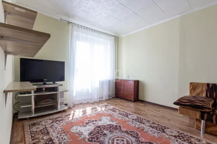 Калининград: Апартаменты На Чекистов 83
