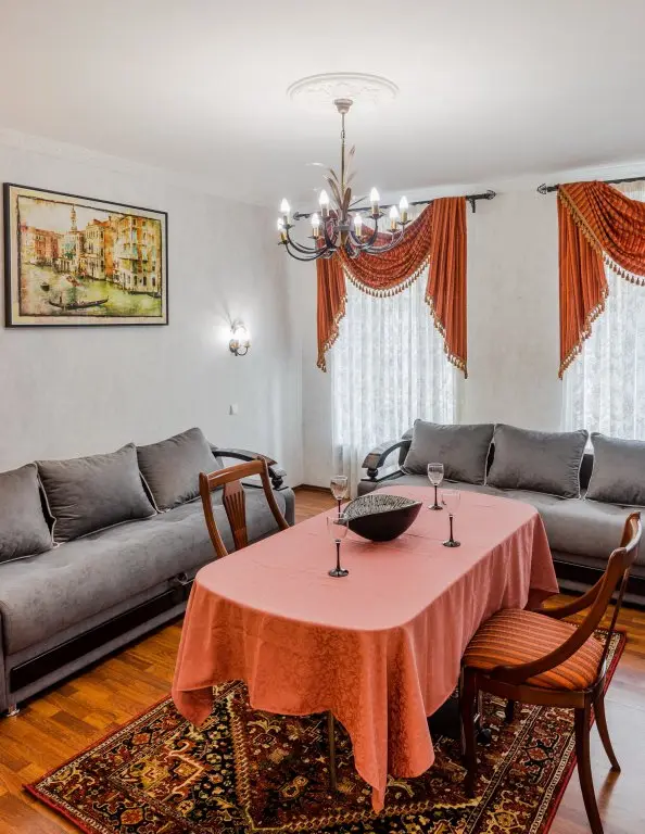 Санкт-Петербург: Апартаменты Nevsky 45 3 bedrooms & 2 bathrooms 8 persons