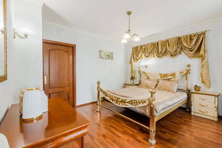 Санкт-Петербург: Апартаменты Nevsky 45 3 bedrooms & 2 bathrooms 8 persons