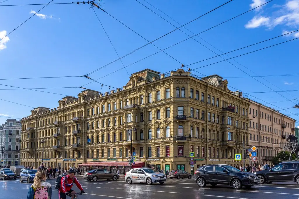 Апартаменты SivakApart c балконом на Невский и видом на набережную — фото 1