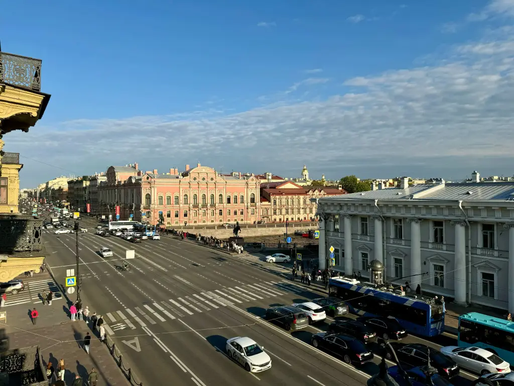 Санкт-Петербург: Апартаменты SivakApart c балконом на Невский и видом на набережную
