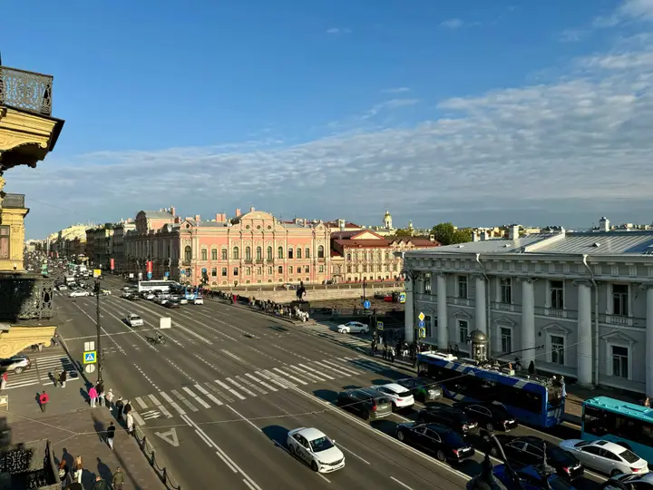 Санкт-Петербург: Апартаменты SivakApart c балконом на Невский и видом на набережную