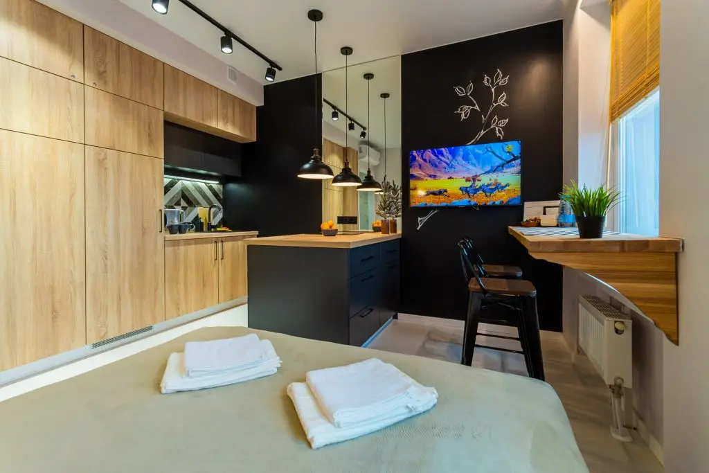 Москва: Апартаменты с видом на Останкино Wood&black