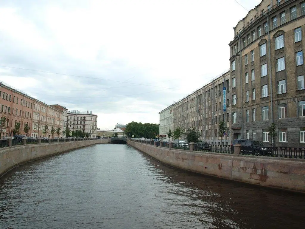 Санкт-Петербург: Spbmannia Griboedova Channel 110 Apartment