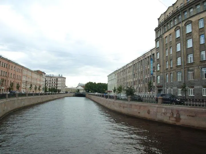 Санкт-Петербург: Spbmannia Griboedova Channel 110 Apartment