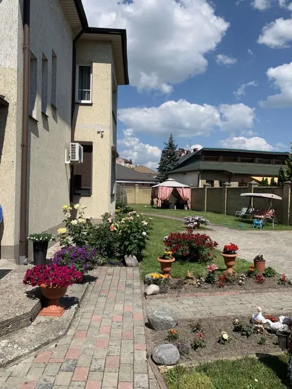 Калининград: Апартаменты Центр. Комната с завтраком возле красивого озера.