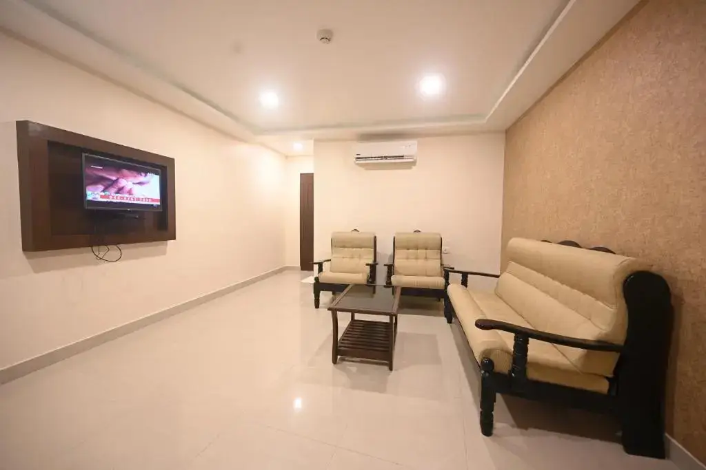 Cheppad: Hotel Bhagavath Gardens