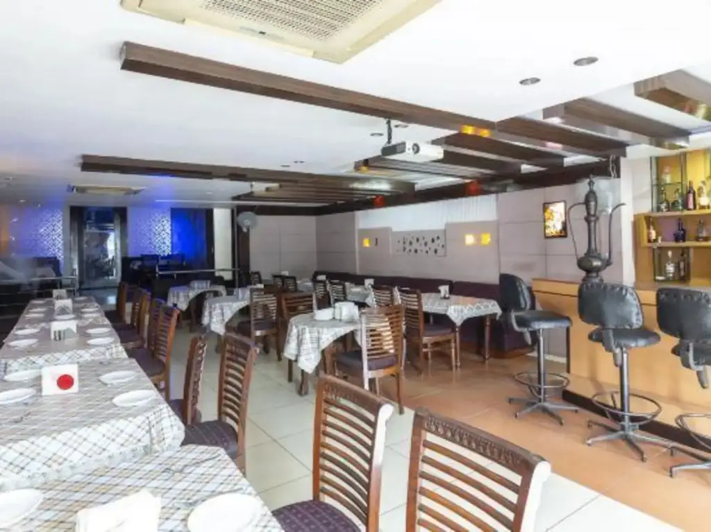 Лудхиана: Hotel Parhar