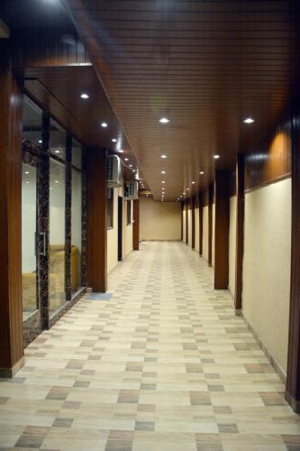 Нерал: Joy Hotel And Banquet Hall