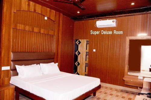 Нерал: Joy Hotel And Banquet Hall