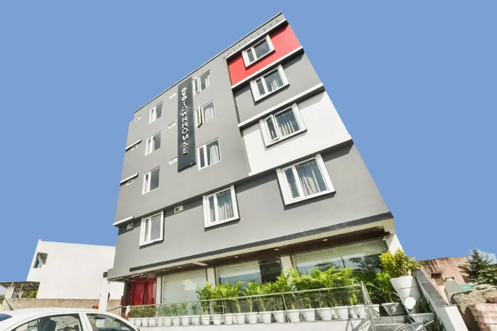 OYO Townhouse 323 Sector 9 Hiran Magri — фото 1