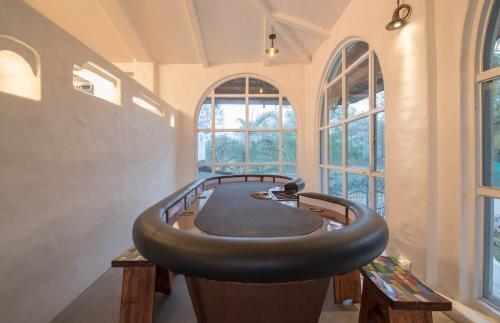 Хандала: SaffronStays Casa Blanca