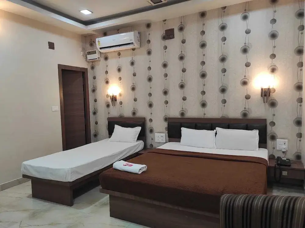 Сибсагар: Hotel Holiday Palace