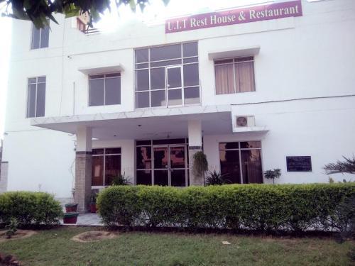 Бхивади: UIT Rest House And Restaurant Hotel