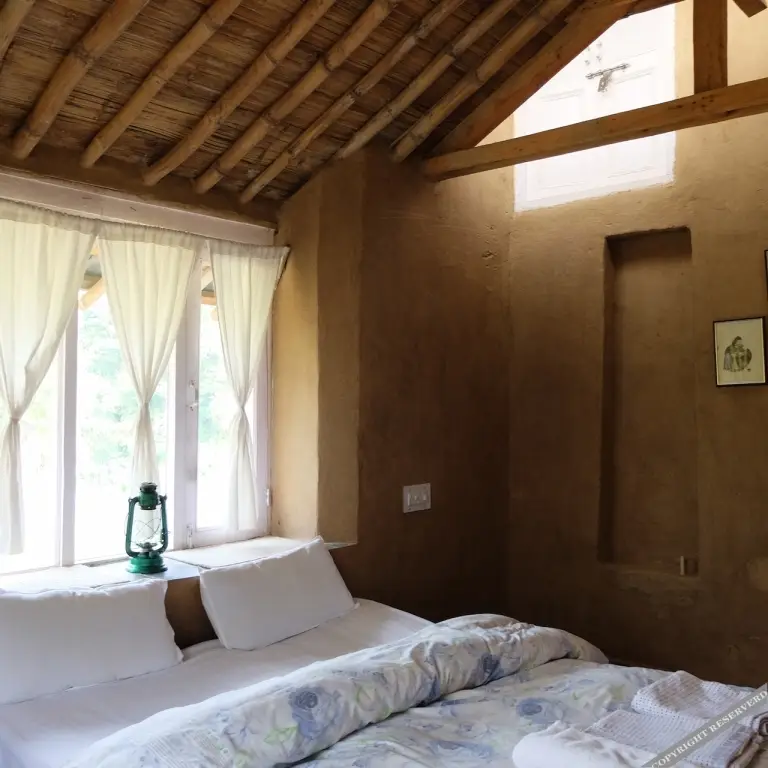 Кангра: The Earth House
