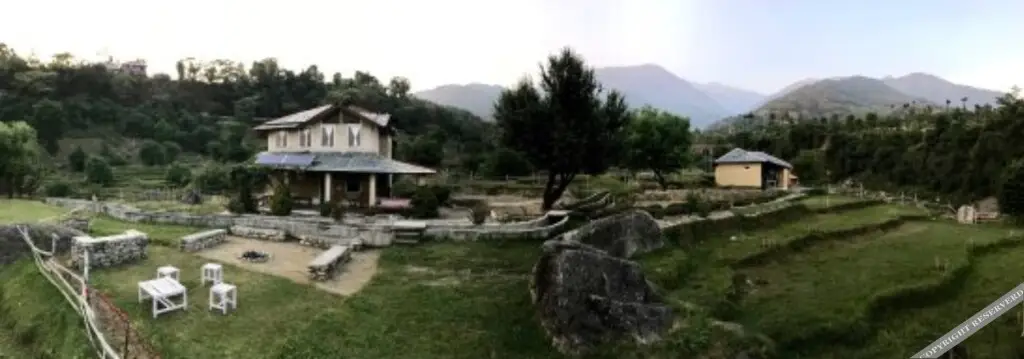 Кангра: The Earth House