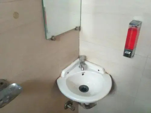 Нави-Мумбай: Soni Punjab Guest House