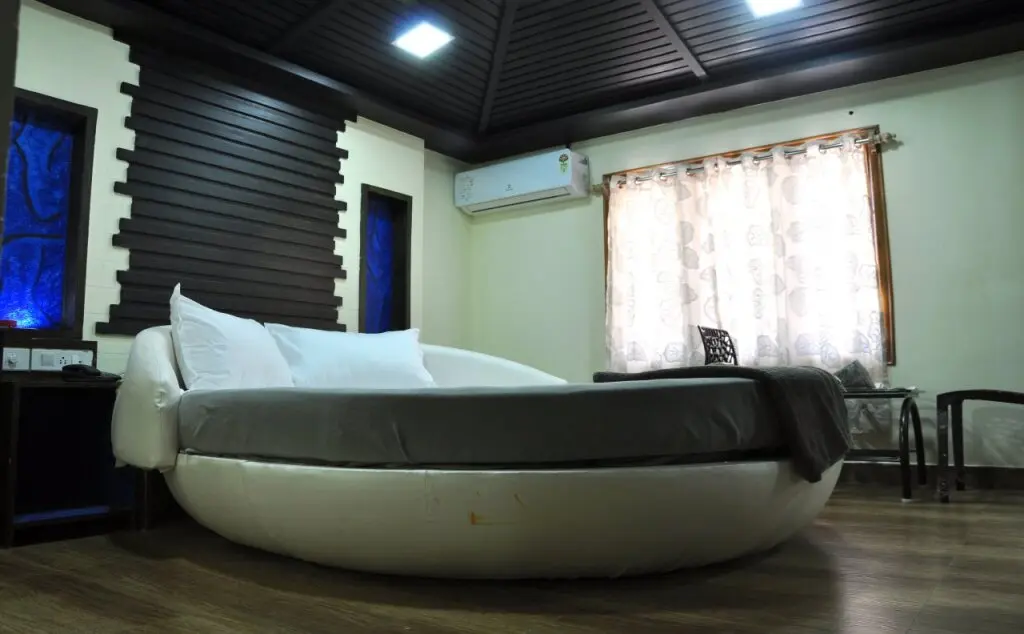 Нагоре: Hotel Anandhiram Heritage