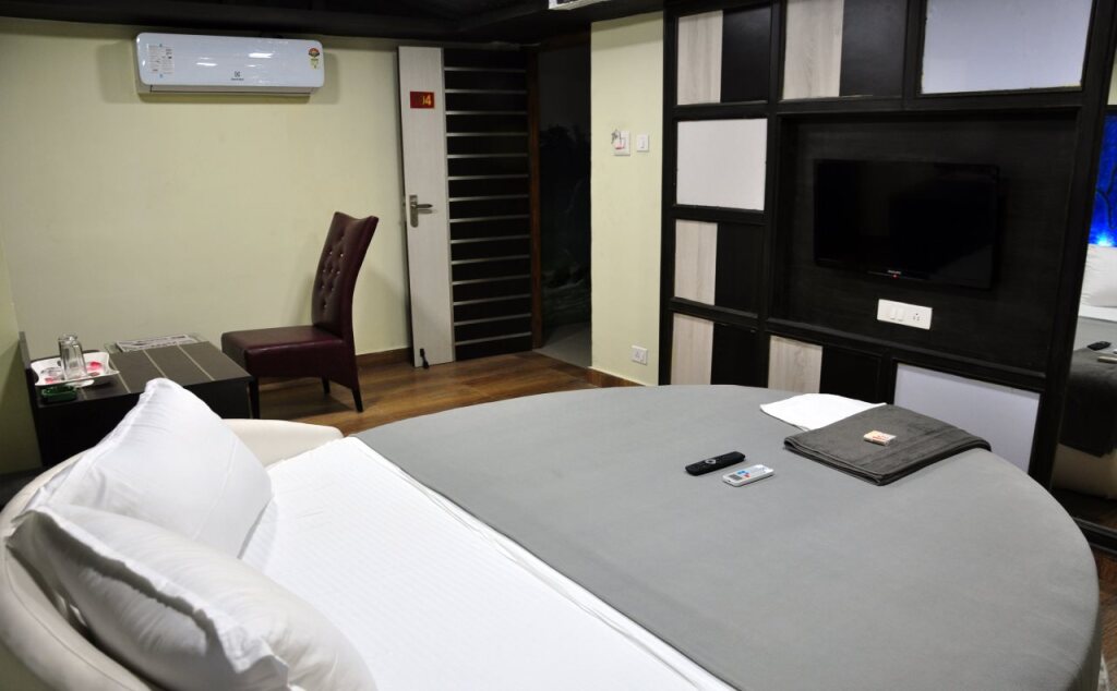 Нагоре: Hotel Anandhiram Heritage
